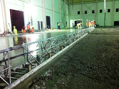 New Aircraft Hanger in United Arab Emirates uses 2 x 25m Long Altrad Belle Pneumatic Pro screeds